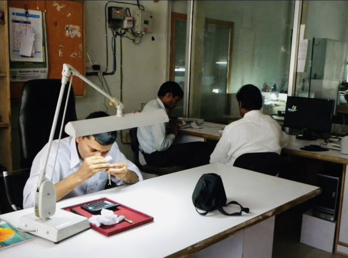 Gemstone quality inspection and sorting